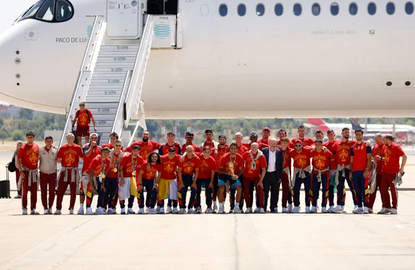 Seleção da Espanha desembarca em Madri após título da Copa do Mundo - destaque galeria Seleção da Espanha desembarca em Madri após título da Copa do Mundo - destaque galeria