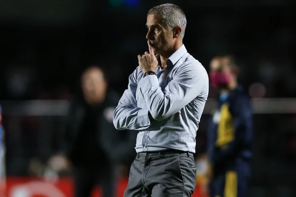 “Traz o Jesus”, opina Emerson Sheik sobre o comando do Corinthians