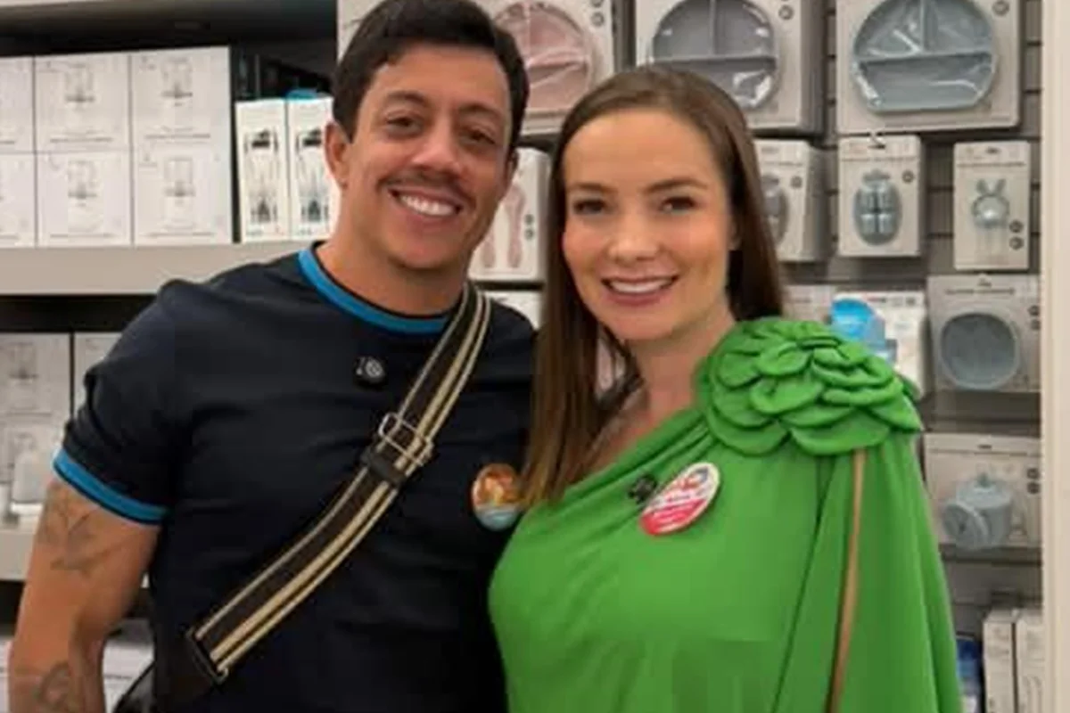 Renato Albani e Juju fazem enxoval da filha e item inusitado chama atenção Renato Albani e Juju fazem enxoval da filha e item inusitado chama atenção