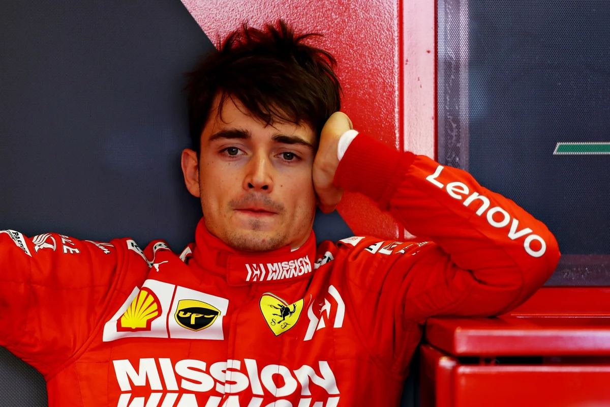Leclerc vive altos e baixos em Baku. Leclerc vive altos e baixos em Baku.
