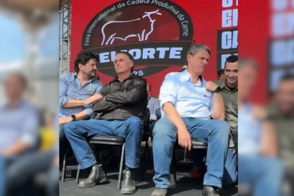 Bolsonaro sobre Tarcísio: “Sentiu gostinho da política, não sai mais”