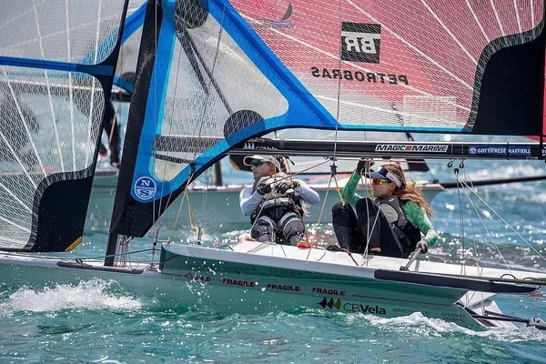 Martine Grael e Kahena Kunze conquistam a prata no Mundial 49erFX