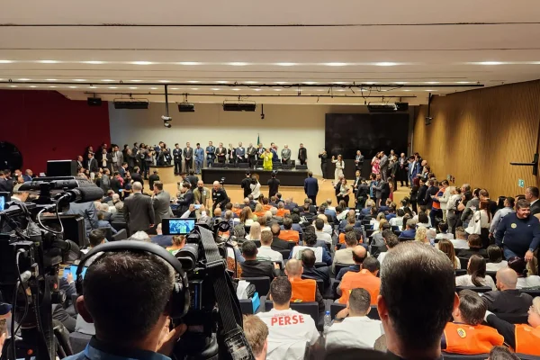Imagem colorida mostra área interna na Câmara, onde setores defendem manutenção do Perse, subsídio ao setor de eventos - Metrópoles