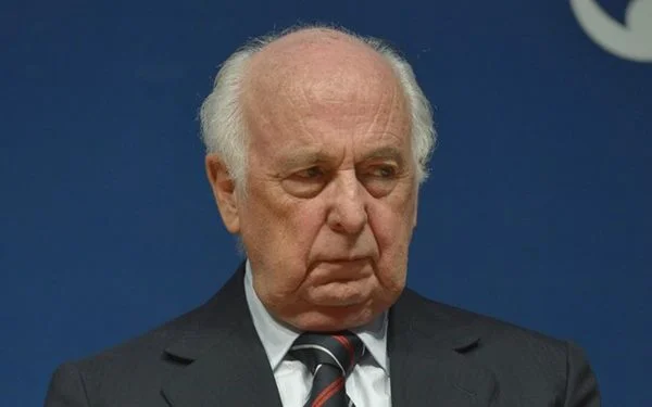 Em resposta a “pais do Real”, economistas defendem gasto fora do teto