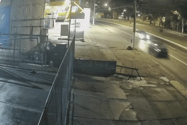 imagens carro mulher atropelada igreja