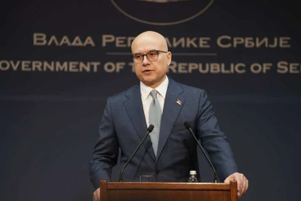 imagem colorida. primeiro-ministro da Sérvia, Milos Vucevic
