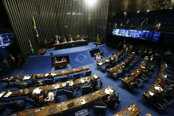 Comissão do impeachment elege presidente e relator nesta terça