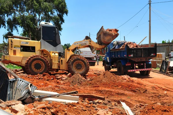 Derrubadas 54 construções irregulares no Sol Nascente