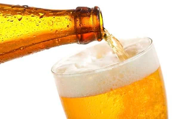 Empresa oferece vaga de R$ 36 mil para empregado beber cerveja