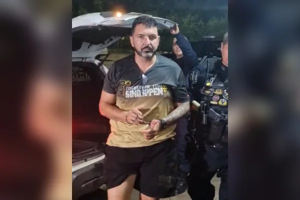 Policial dá arma a frentista e propõe duelo: “Hoje quero trocar tiros”