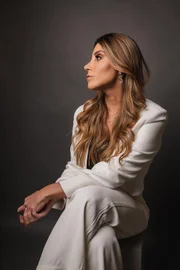 Mari Dutra revela ter sofrido assédio durante podcast