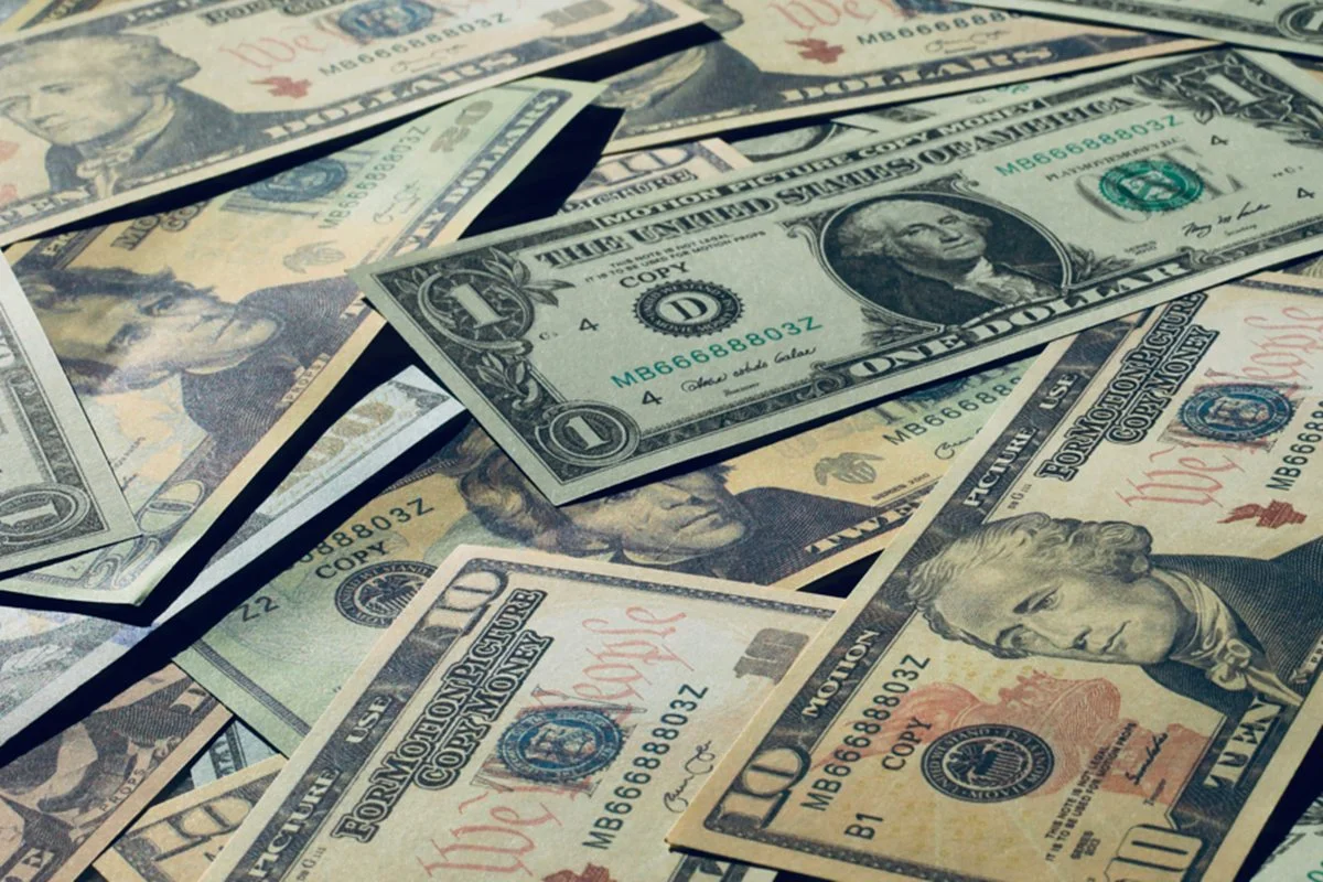 Mercados despencam: tarifaço de Trump testa coalizão global