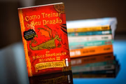 Livro Como Treinar o Seu Dragão (Ed. Intrínseca), de Cressida Cowell