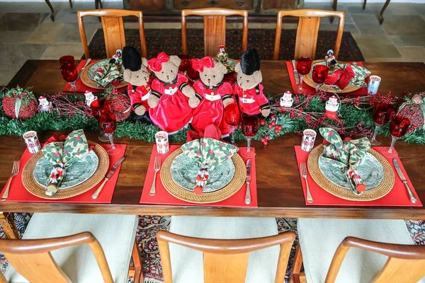 Decoradoras montam mesas de Natal para inspirar festejos natalinos