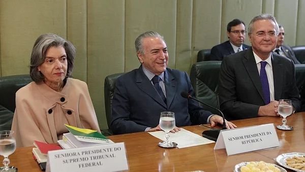 Temer, Renan e Cármen Lúcia se reúnem por pacto nacional da segurança