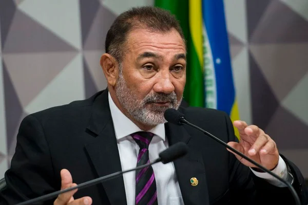 Imagem colorida do ex-senador Telmário Mota