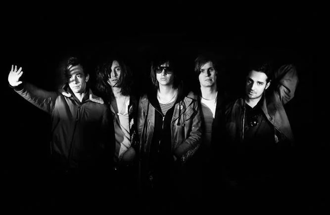 The Strokes: do "jovem clássico" "Is This It" (2001) ao fracassado "Comedown Machine" (2013). The Strokes: do "jovem clássico" "Is This It" (2001) ao fracassado "Comedown Machine" (2013).