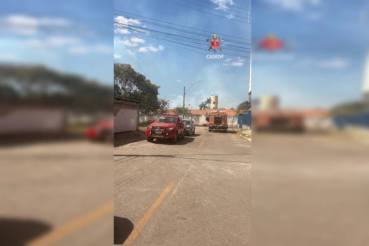 Incêndio atingiu área de vegetação próxima a creche no Lúcio Costa, no DF Incêndio atingiu área de vegetação próxima a creche no Lúcio Costa, no DF