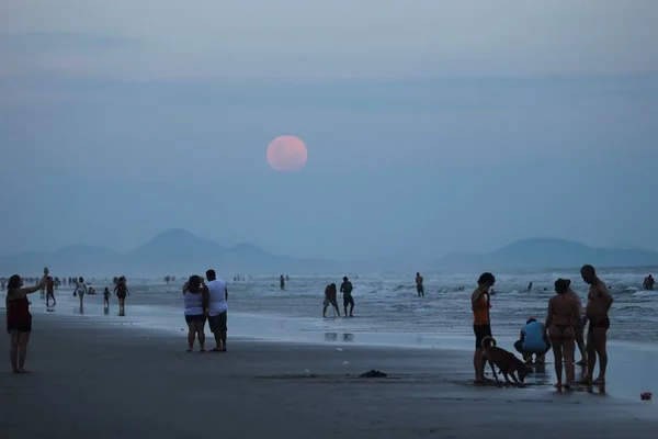 Praia do Centro, em Mongaguá no litoral sul de São Paulo