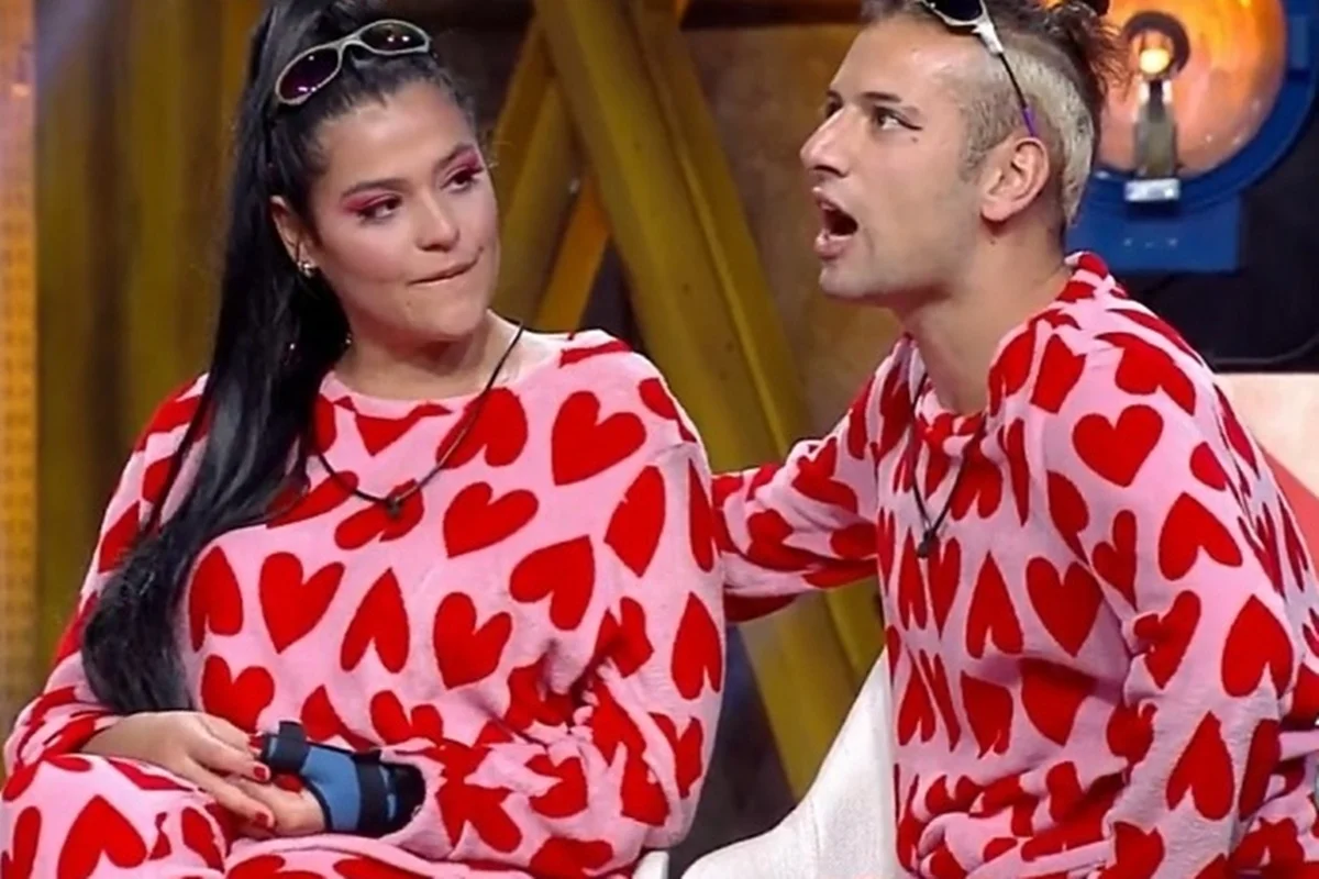 Cartolouco destruiu um refletor do cenário após ser eliminado do Power Couple Brasil, em 2022 Cartolouco destruiu um refletor do cenário após ser eliminado do Power Couple Brasil, em 2022