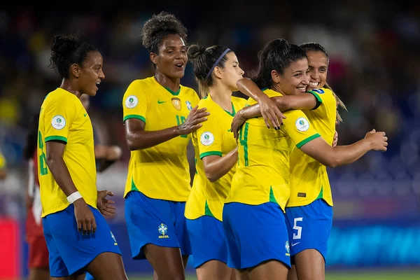 Brasil comemora gol em jogo contra o Peru