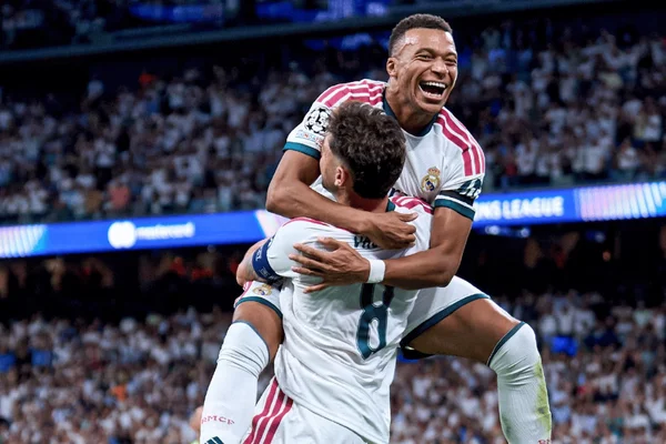 Kylian Mbappé e Valverde comemoram vitória do Real Madrid