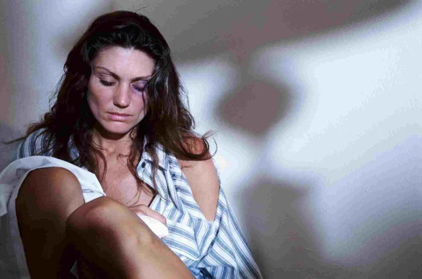 Na foto, mulher que sofreu violência física