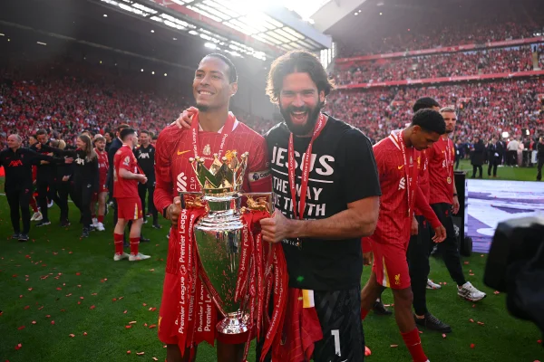 Foto colorida de goleiro Alisson, do Liverpool - Metrópoles