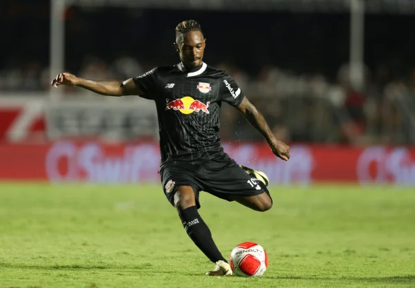 Lincoln, meia do Bragantino - Metrópoles