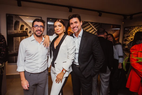 Celso Junior e Grifith homenageiam Brasília em coquetel no Lago Sul
