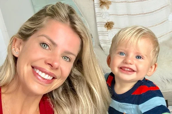 Karina Bacchi revela detalhe no rosto de Enrico e derrete a web