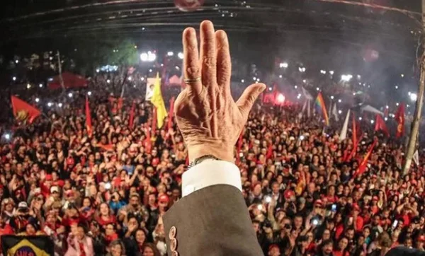 Livro conta detalhes sobre o episódio do dedo de Lula