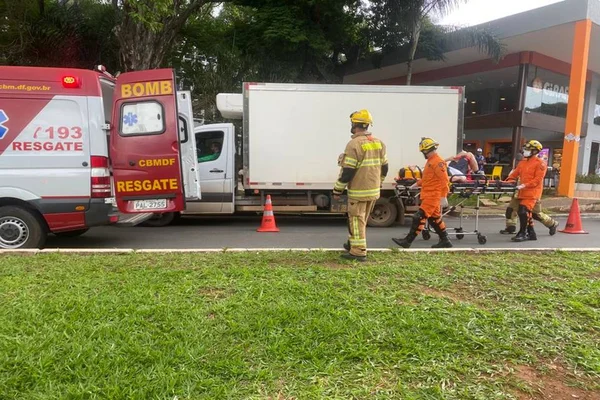 Pedestre fratura o fêmur após ser atropelado por carro na Asa Sul