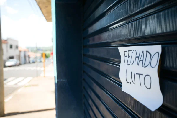 Comércio de Itaí fecha as portas em luto por vítimas do acidente de ônibus
