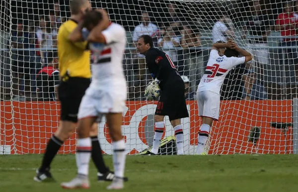 ‘Ninguém está mais chateado do que eu’, diz Rogério Ceni após falha