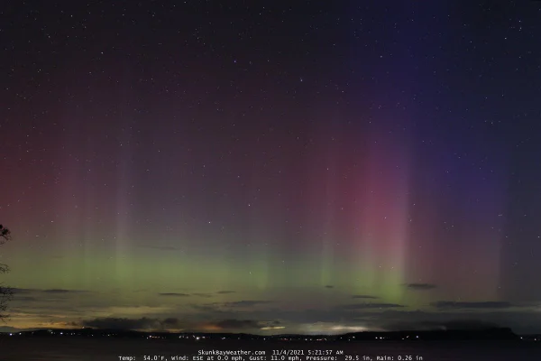 Tempestade solar “canibal” traz aurora boreal até a Califórnia