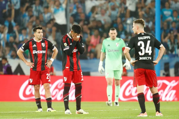 Jogadores do River Plate após eliminação para o Racing no Campeonato Argentino
