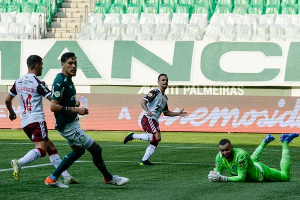 Michael marca o gol contra o Palmeiras