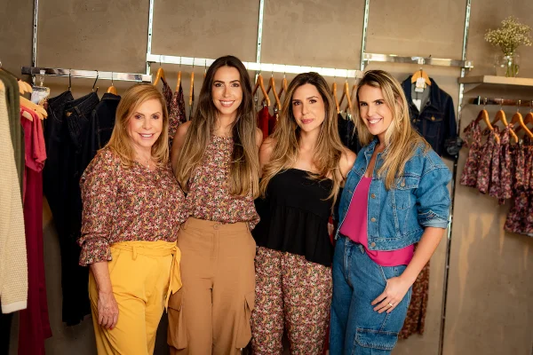 Basic Collection e Petit Amour lançam collab em evento de Dia das Mães