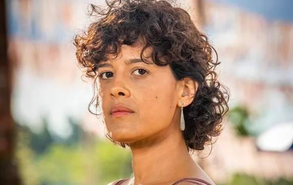 A Dona do Pedaço: alvo de vingança, Zenaide fica sem as duas filhas