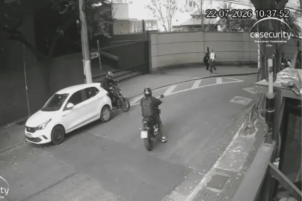 Ladrão armado derruba mulher que correu para não ter celular roubado - destaque galeria Ladrão armado derruba mulher que correu para não ter celular roubado - destaque galeria