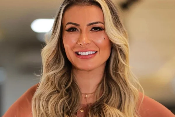Foto colorida de Andressa Urach - Metrópoles