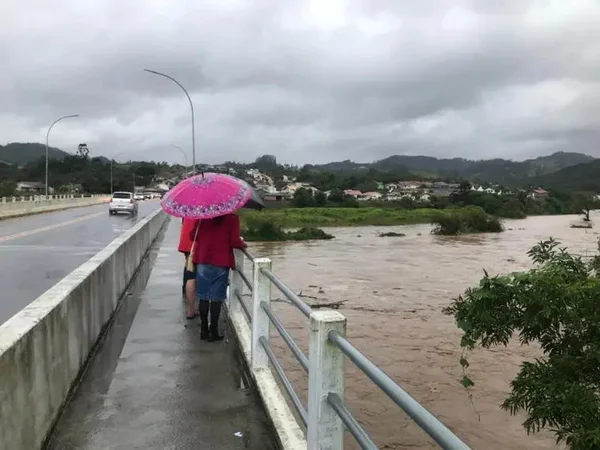 SC tem 30 mil pessoas afetadas pelas chuvas em 109 municípios