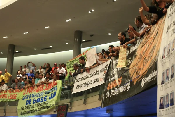 Depois de quatro sessões sem votação, distritais aprovam um projeto