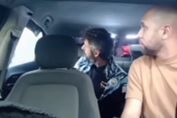 O cantor Rafael Galhardo compartilhou em seu Instagram o momento em que foi abordado por um assaltante