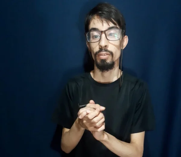 Imagem colorida de Iury Moraes Eminergido, que busca por medidas de acessibilidade em prova