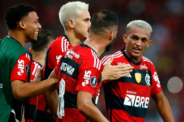 Meninos resolvem e Flamengo derrota Racing pela Libertadores