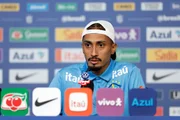 O atacante Raphinha, da Seleção Brasileira, durante entrevista coletiva. O atacante Raphinha, da Seleção Brasileira, durante entrevista coletiva.