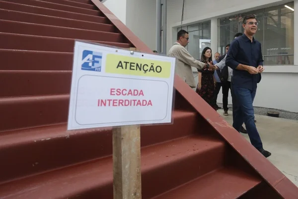 imagem colorida Obras da Pina Contemporânea