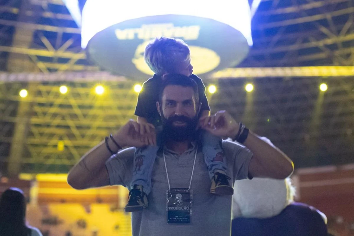 Bruno Sartório, da empresa R2 Produções, assistiu ao jogo acompanhado do filho Bruno Sartório, da empresa R2 Produções, assistiu ao jogo acompanhado do filho